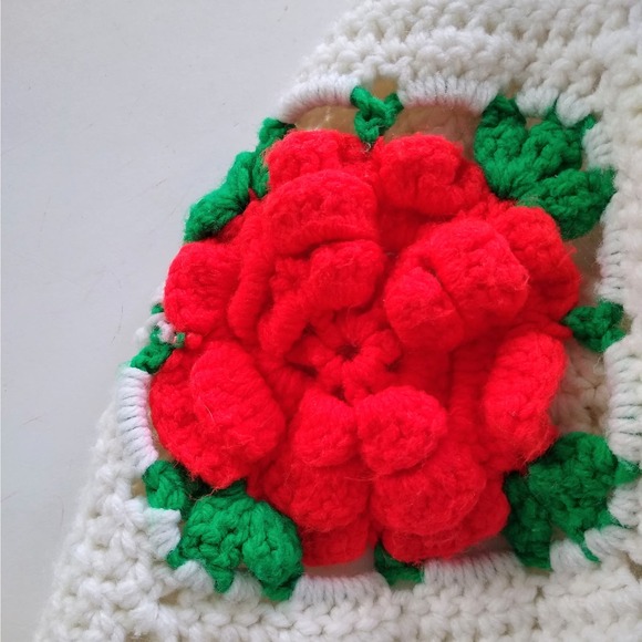 Lovely Vintage Handmade Crochet Afghan Blanket with Red Sculptural Roses - Picture 5 of 7